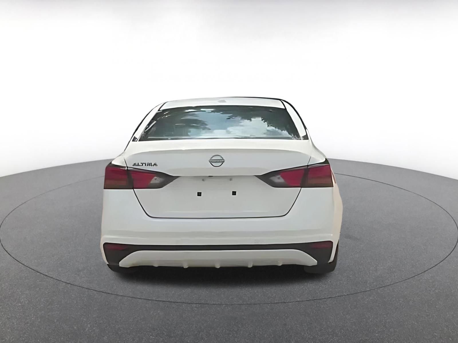 Used 2025 Nissan Altima 2.5 SV FWD image 12