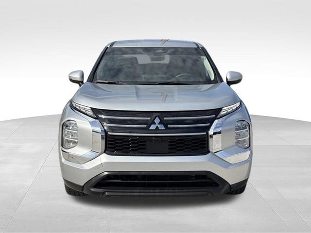 Used 2025 Mitsubishi Outlander ES FWD image 8