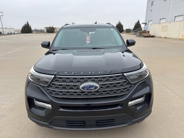 Used 2022 Ford Explorer XLT w/ Equipment Group 202A image 2