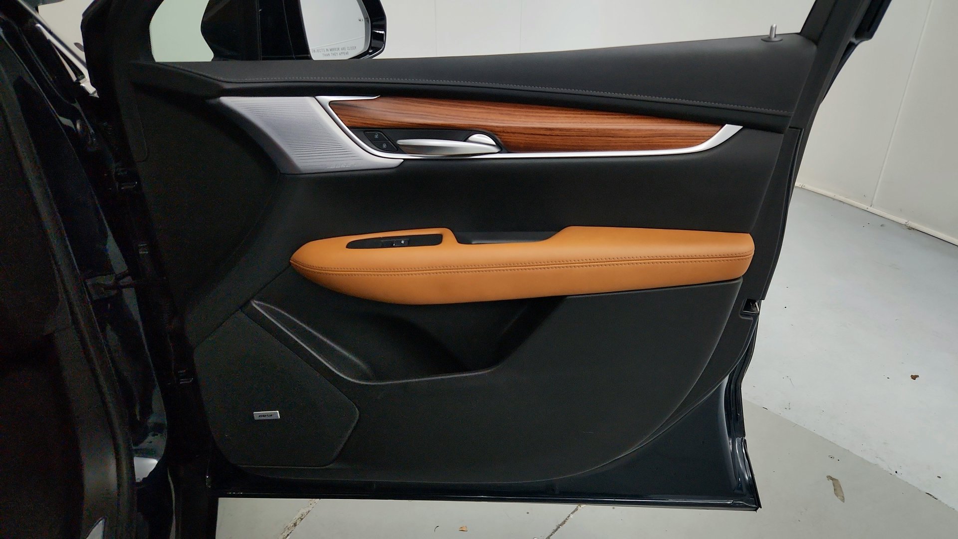 Certified 2024 Cadillac XT5 Premium Luxury w/ LPO, Floor Liner Package AWD/4WD image 29