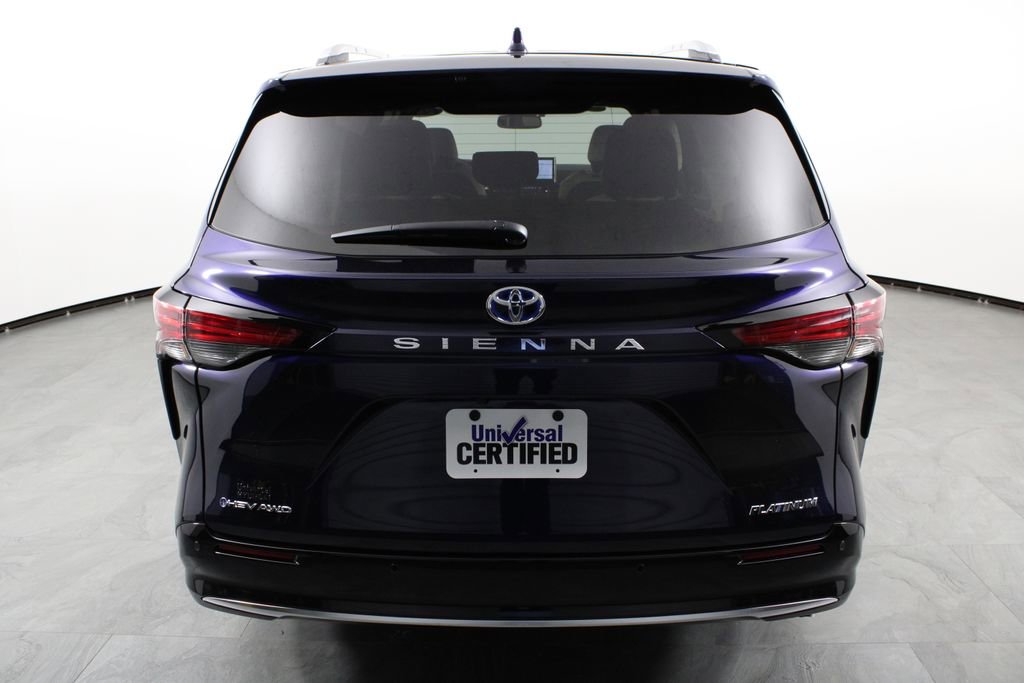 Used 2025 Toyota Sienna Platinum image 9