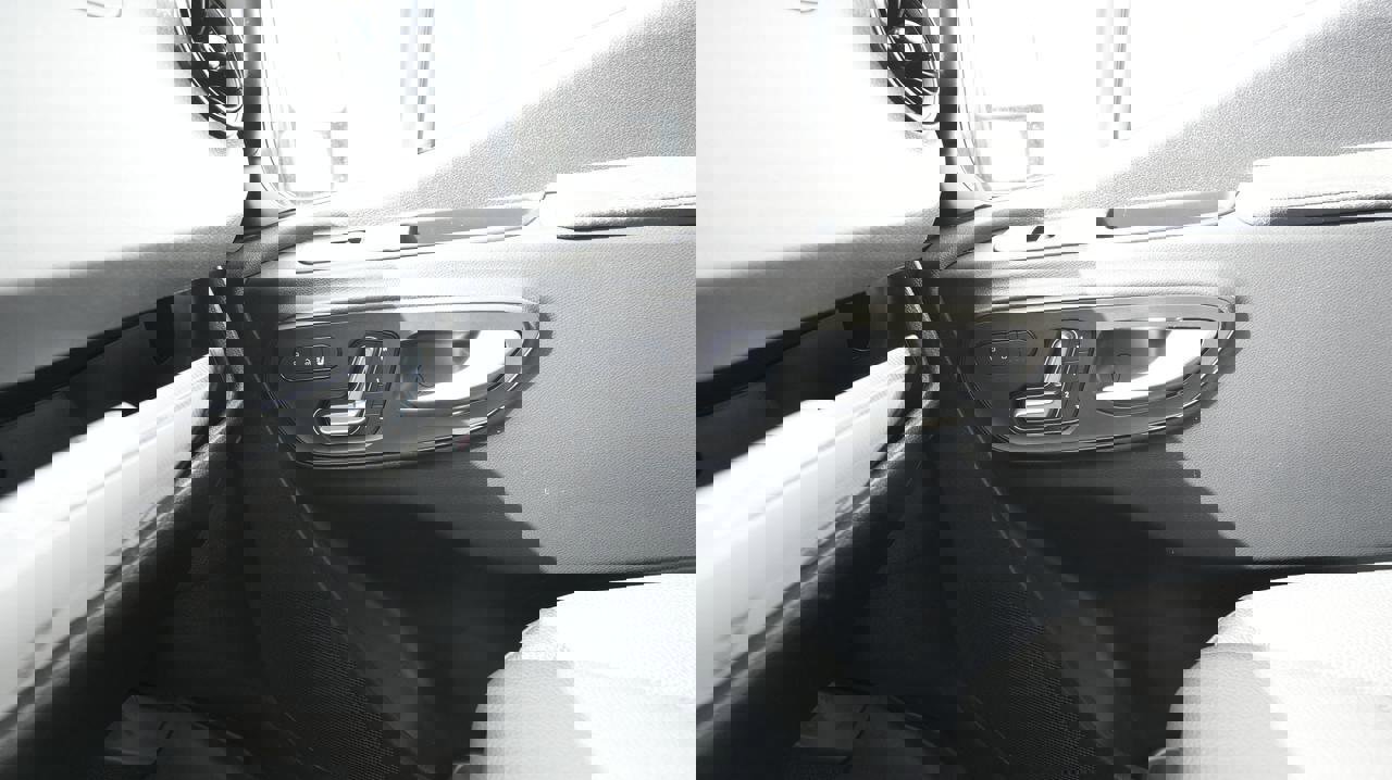 Used 2022 Mercedes-Benz Sprinter 144 Cargo image 16