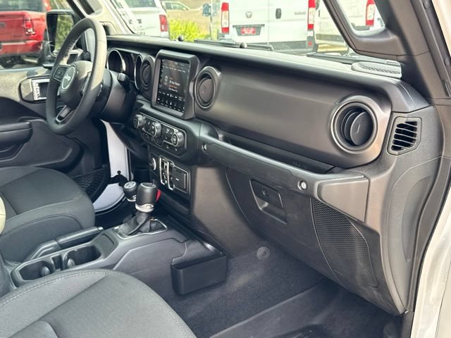 Used 2023 Jeep Gladiator Sport AWD/4WD image 15