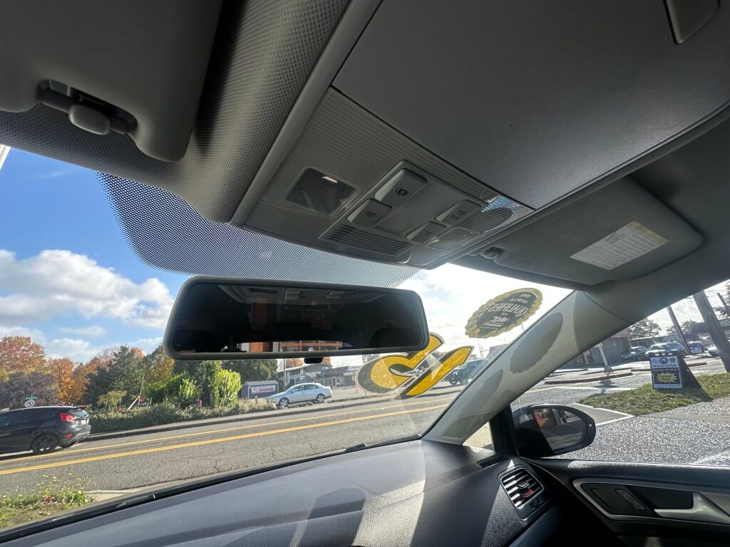 Used 2015 Volkswagen Golf Launch Edition image 22