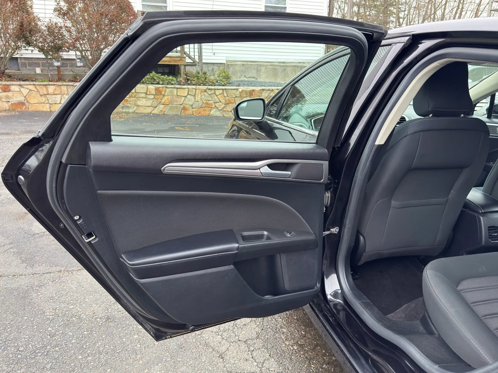 Used 2019 Ford Fusion SE AWD/4WD image 16