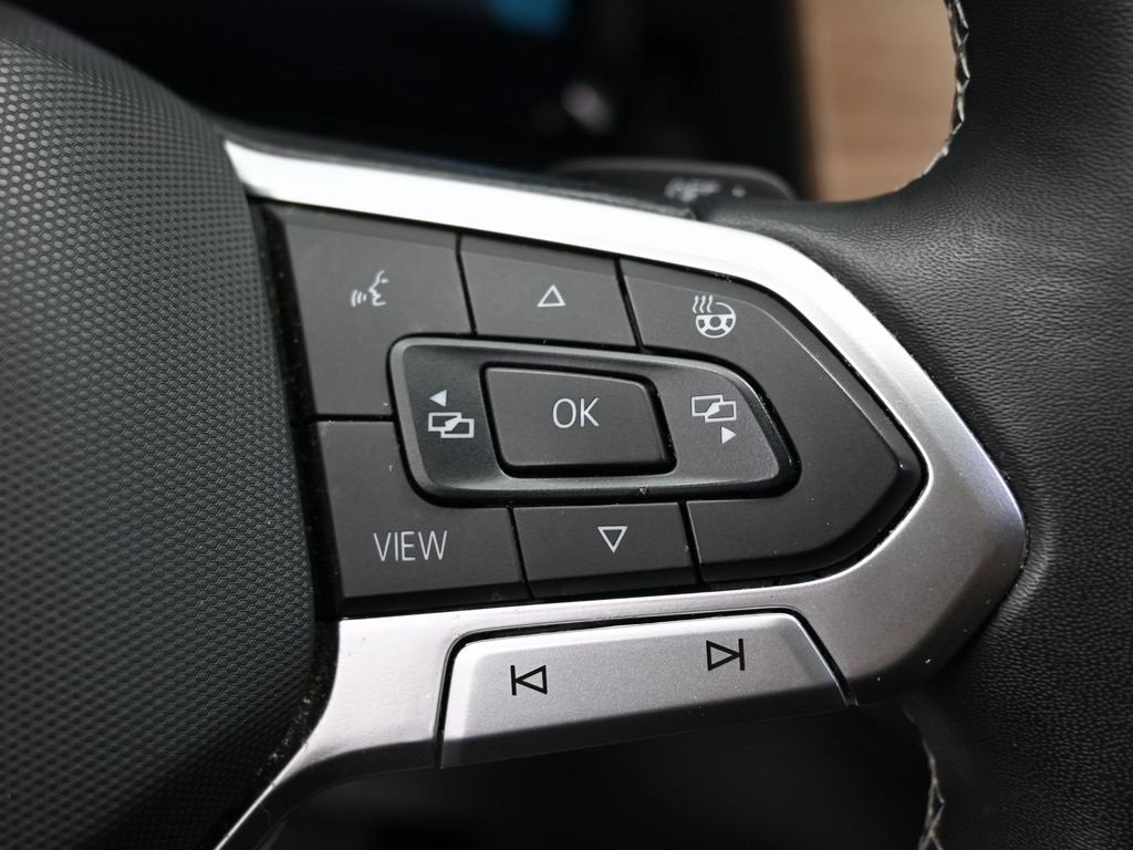 Used 2024 Volkswagen Atlas SE image 21