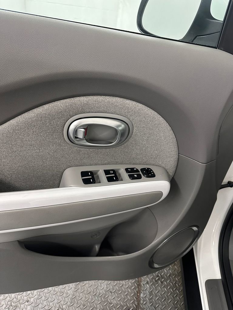 Used 2017 Kia Soul EV-e image 9