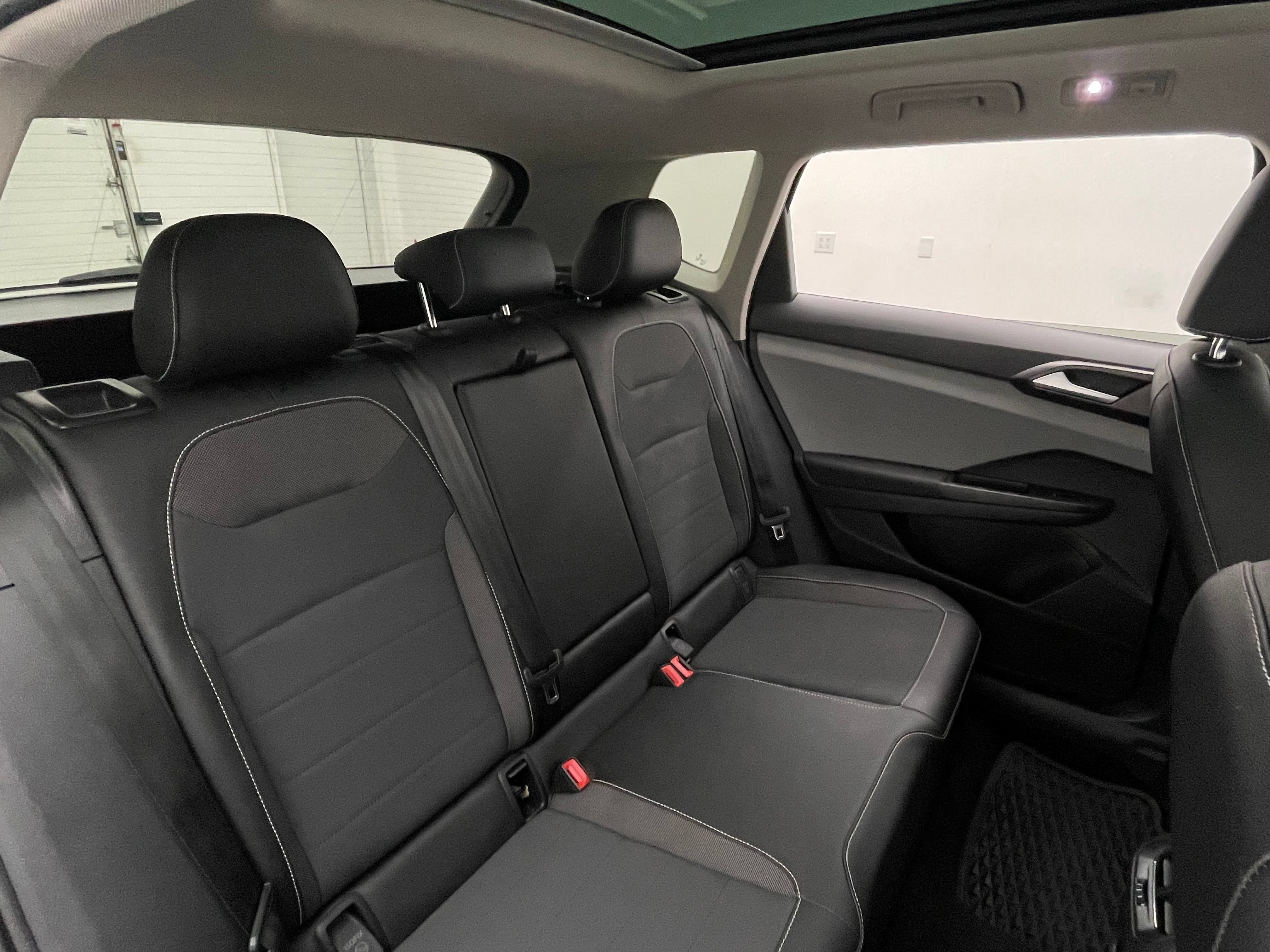 Used 2022 Volkswagen Taos SE w/ Panoramic Sunroof Package FWD image 36