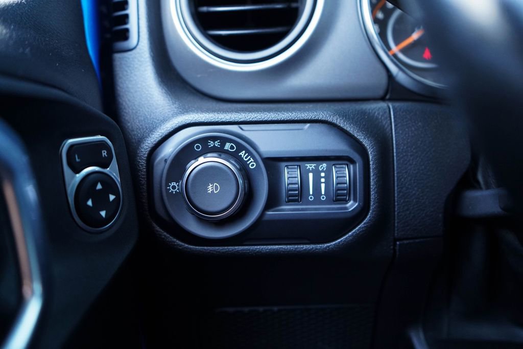 Used 2021 Jeep Wrangler Sport S image 26