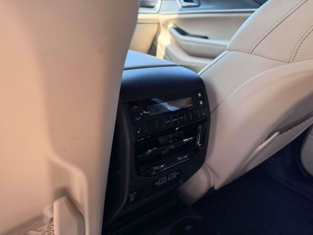 Used 2023 Jeep Grand Cherokee L Limited w/ Luxury Tech Group II AWD/4WD image 15
