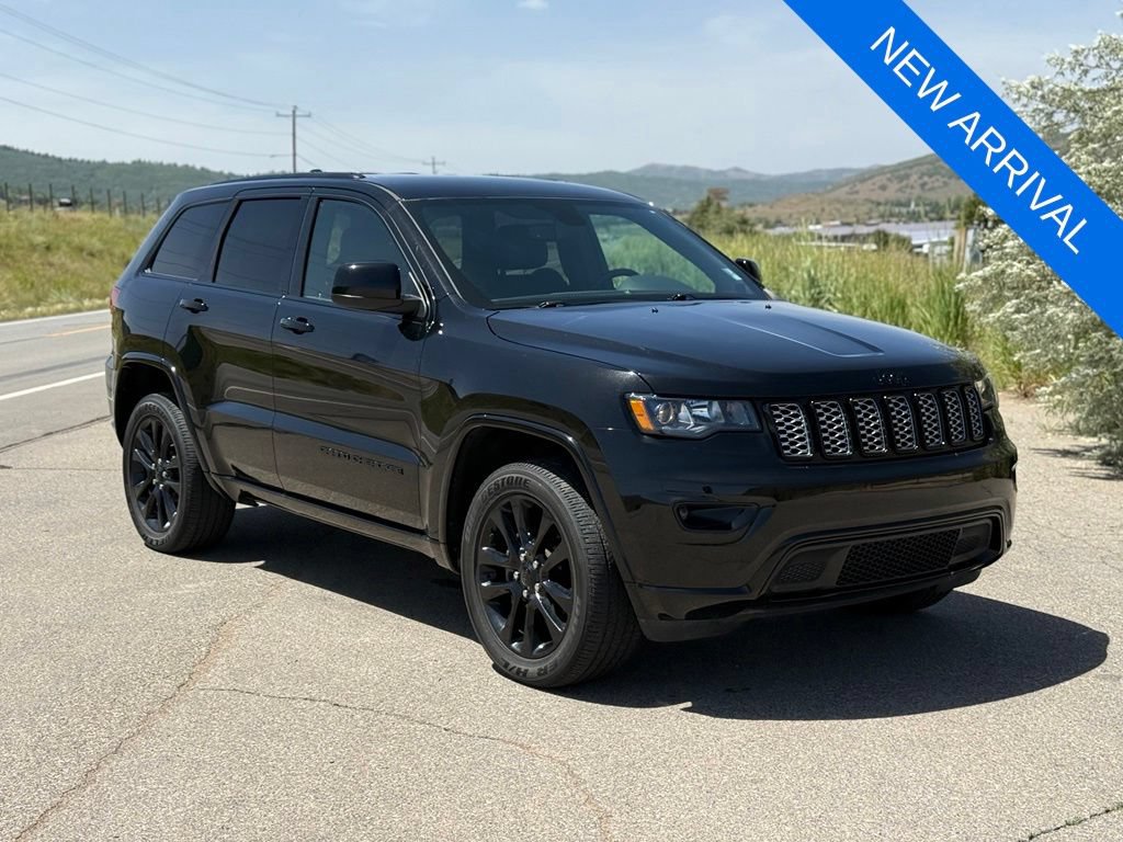Used 2020 Jeep Grand Cherokee Altitude AWD/4WD image 7