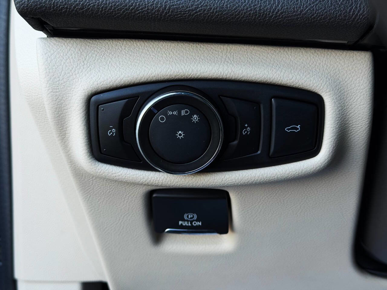 Used 2017 Lincoln MKZ Premiere image 31