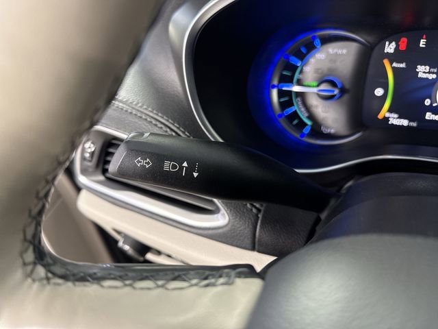 Used 2020 Chrysler Pacifica Limited w/ Advanced Safetytec Group FWD image 15