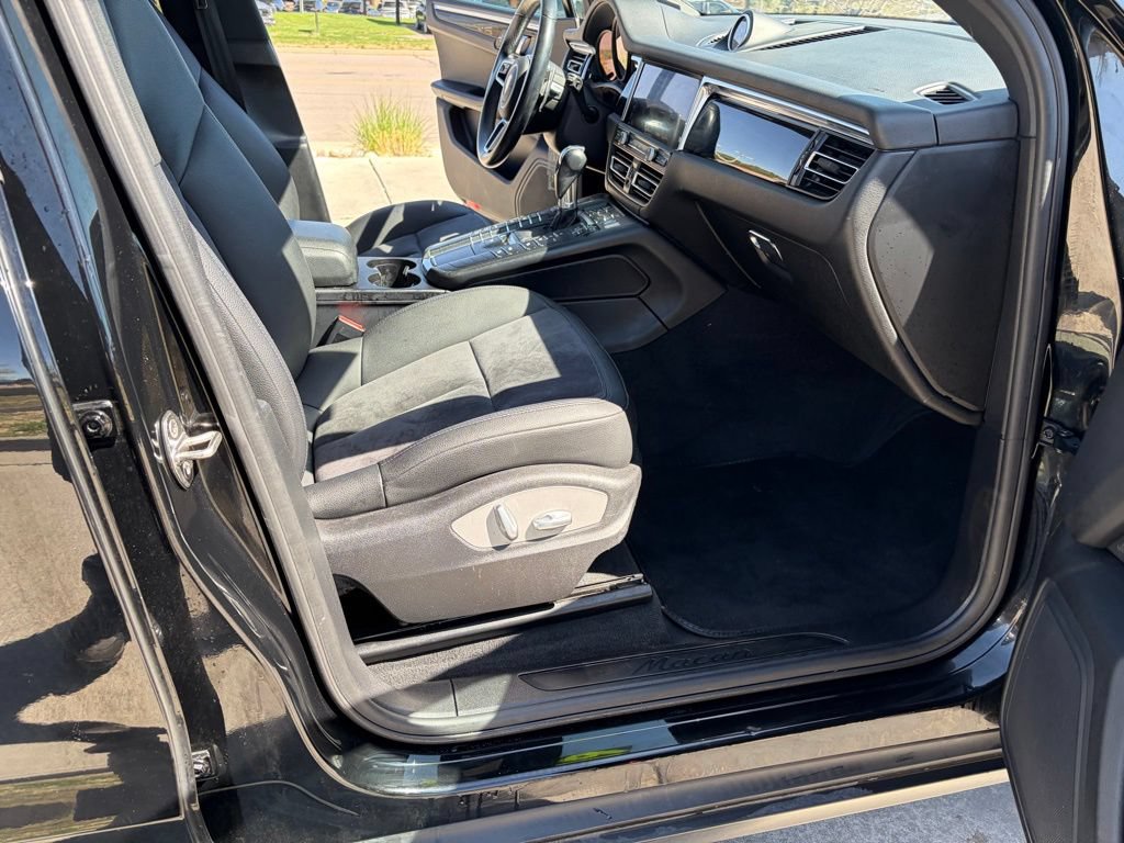 Used 2019 Porsche Macan AWD/4WD image 24