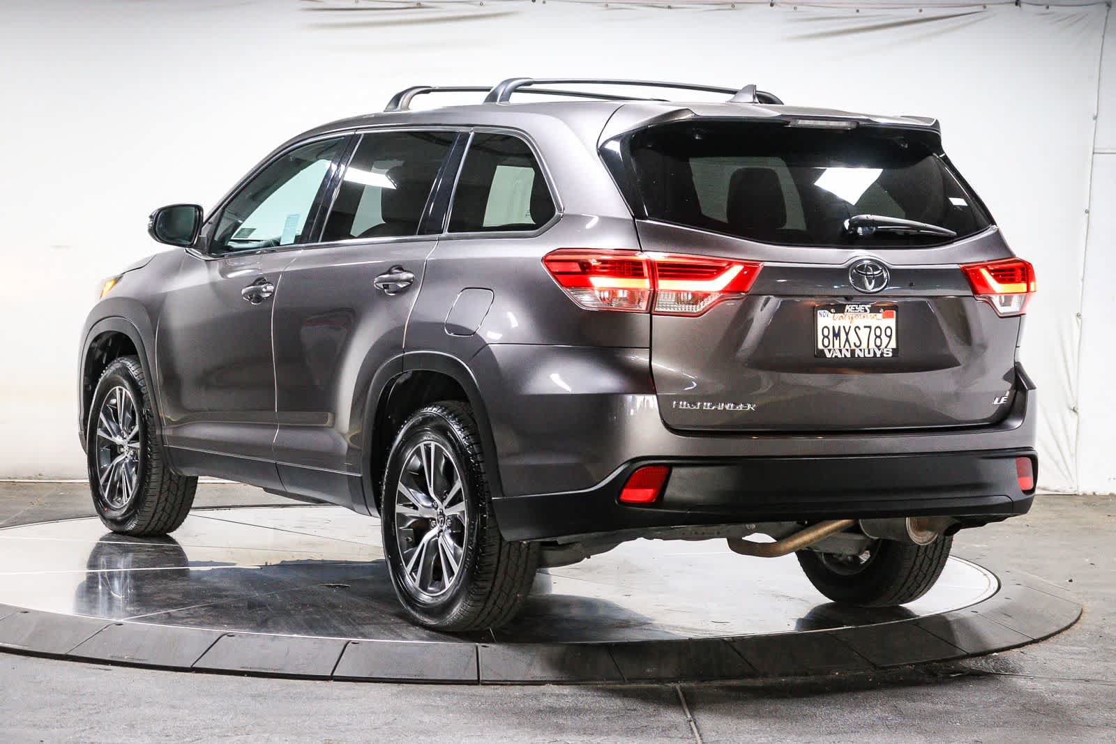 Certified 2019 Toyota Highlander Plus w/ Carpet Mat Package (TMS) FWD image 2