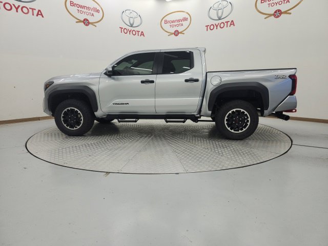 Certified 2025 Toyota Tacoma TRD Off-Road AWD/4WD image 5