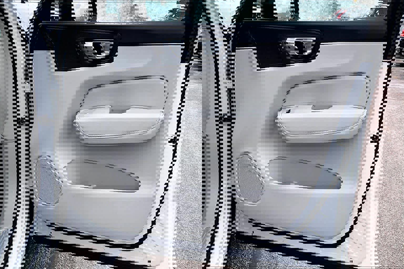 Certified 2023 Volvo XC60 B5 Plus w/ Climate Package image 22