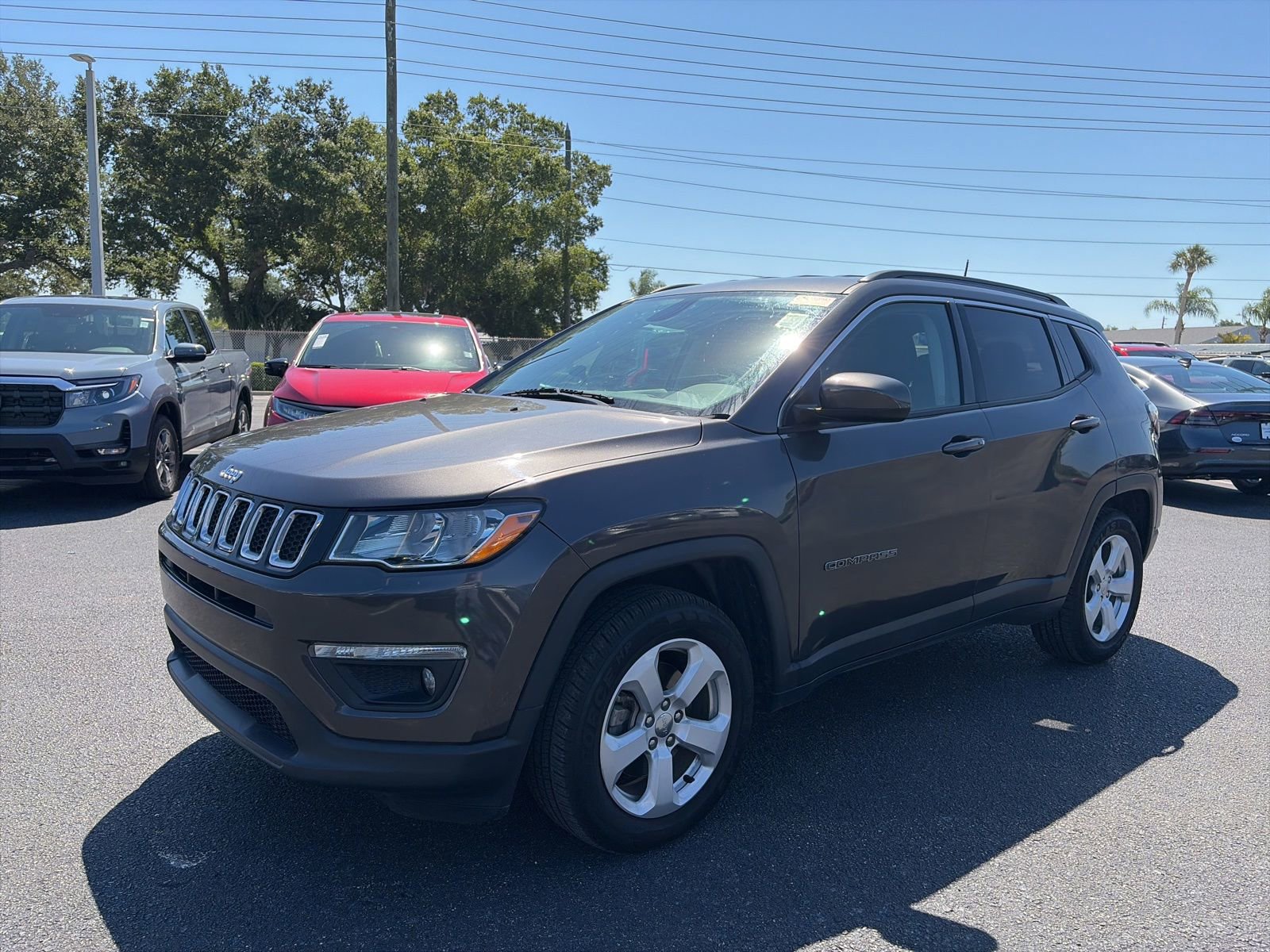 Used 2018 Jeep Compass Latitude FWD image 3