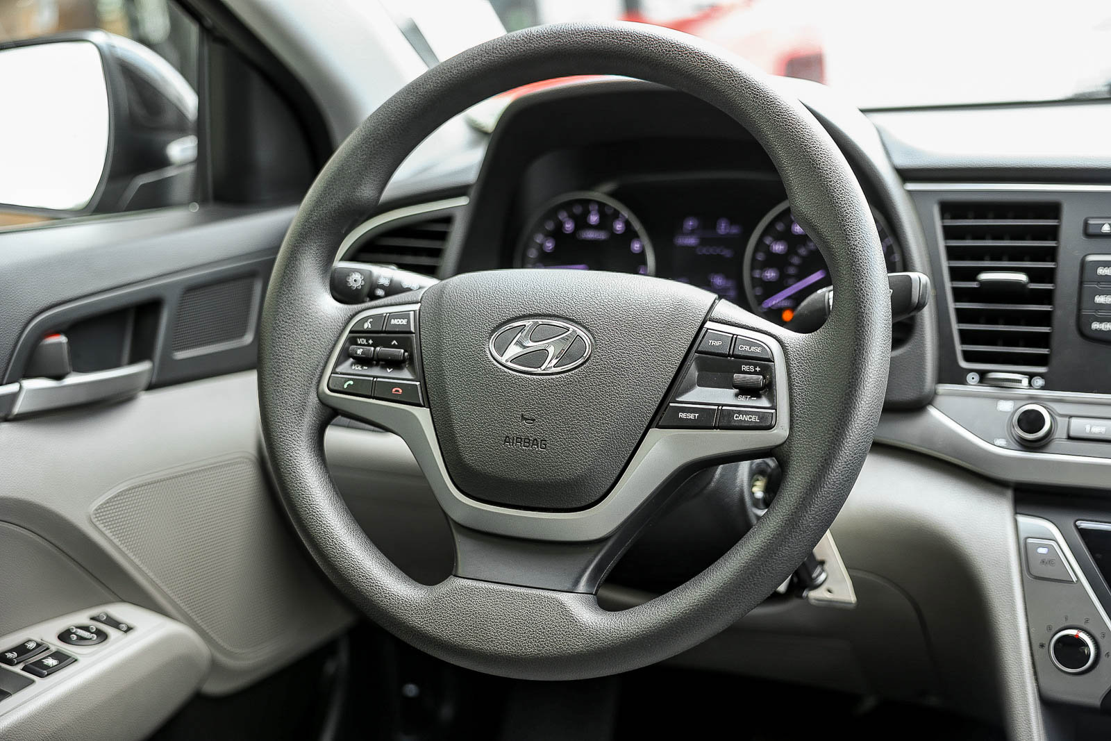 Used 2017 Hyundai Elantra SE image 19