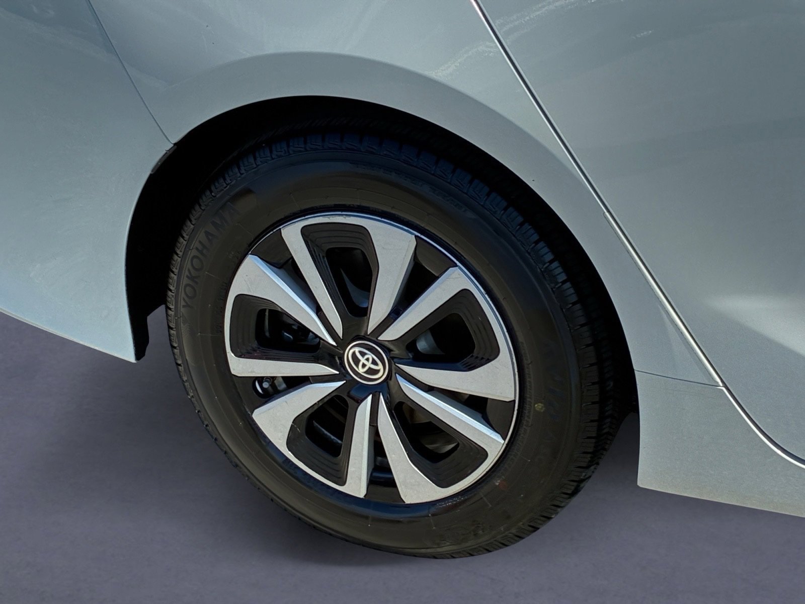 Used 2018 Toyota Prius Prime Plus FWD image 9
