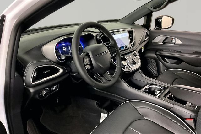 New 2027 Chrysler Pacifica Limited w/ S Appearance Package AWD/4WD image 8