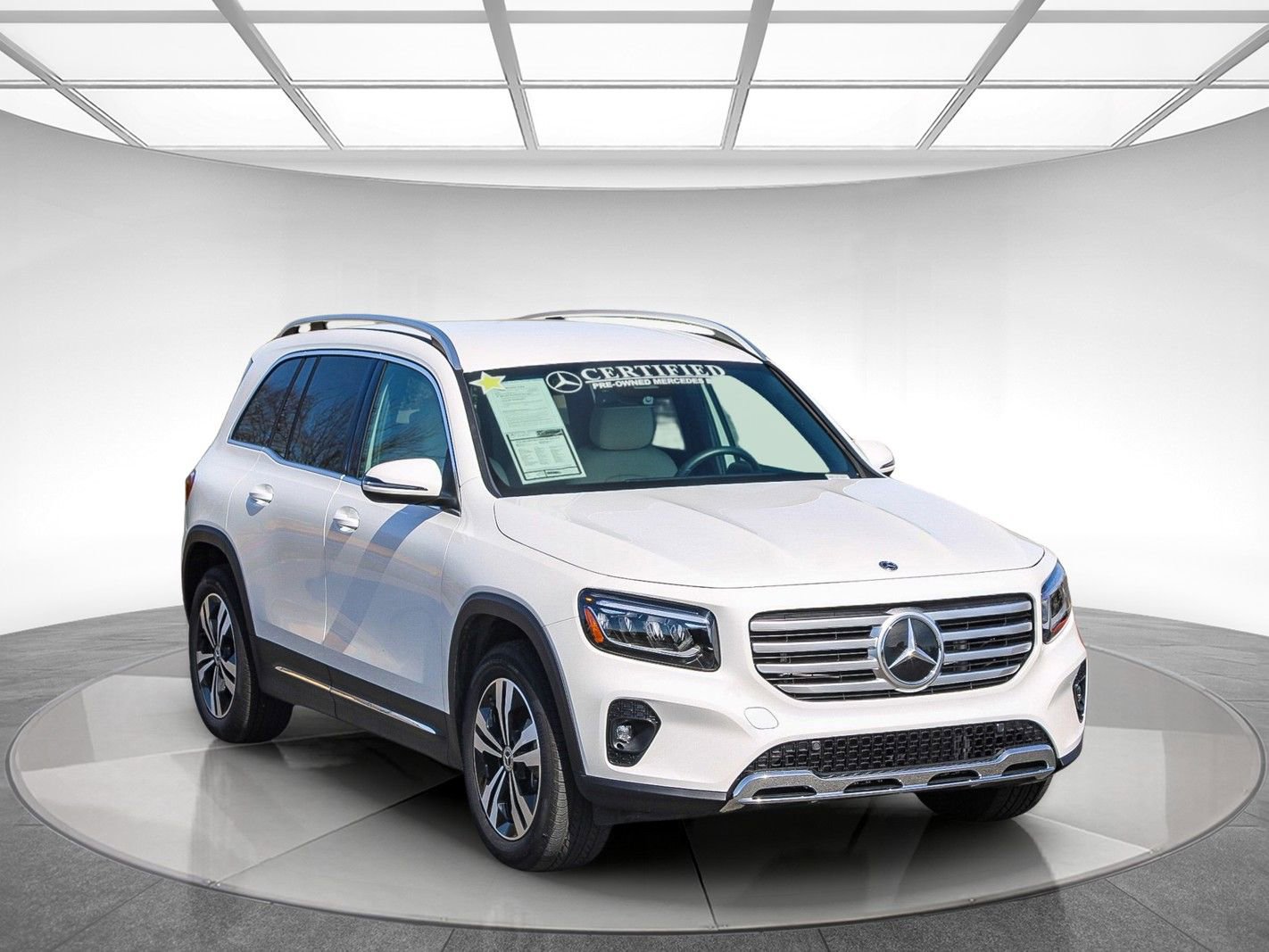 Used 2025 Mercedes-Benz GLB 250 4MATIC image 5