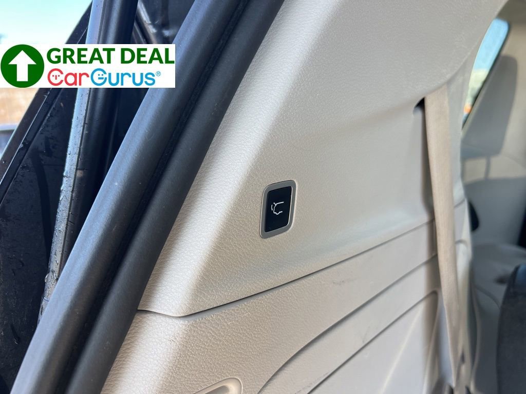 Used 2022 Chrysler Pacifica Touring-L w/ Uconnect Theater Family Group FWD image 25