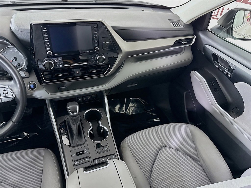 Certified 2020 Toyota Highlander LE image 28