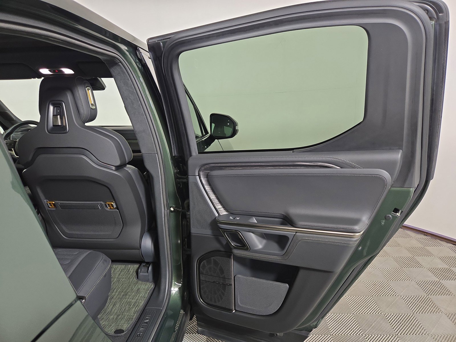 Used 2023 Rivian R1T Adventure image 19