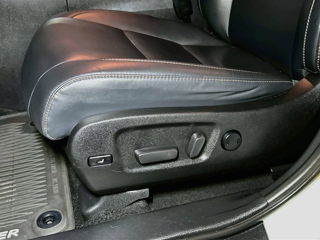 Used 2019 Toyota Highlander XLE AWD/4WD image 21