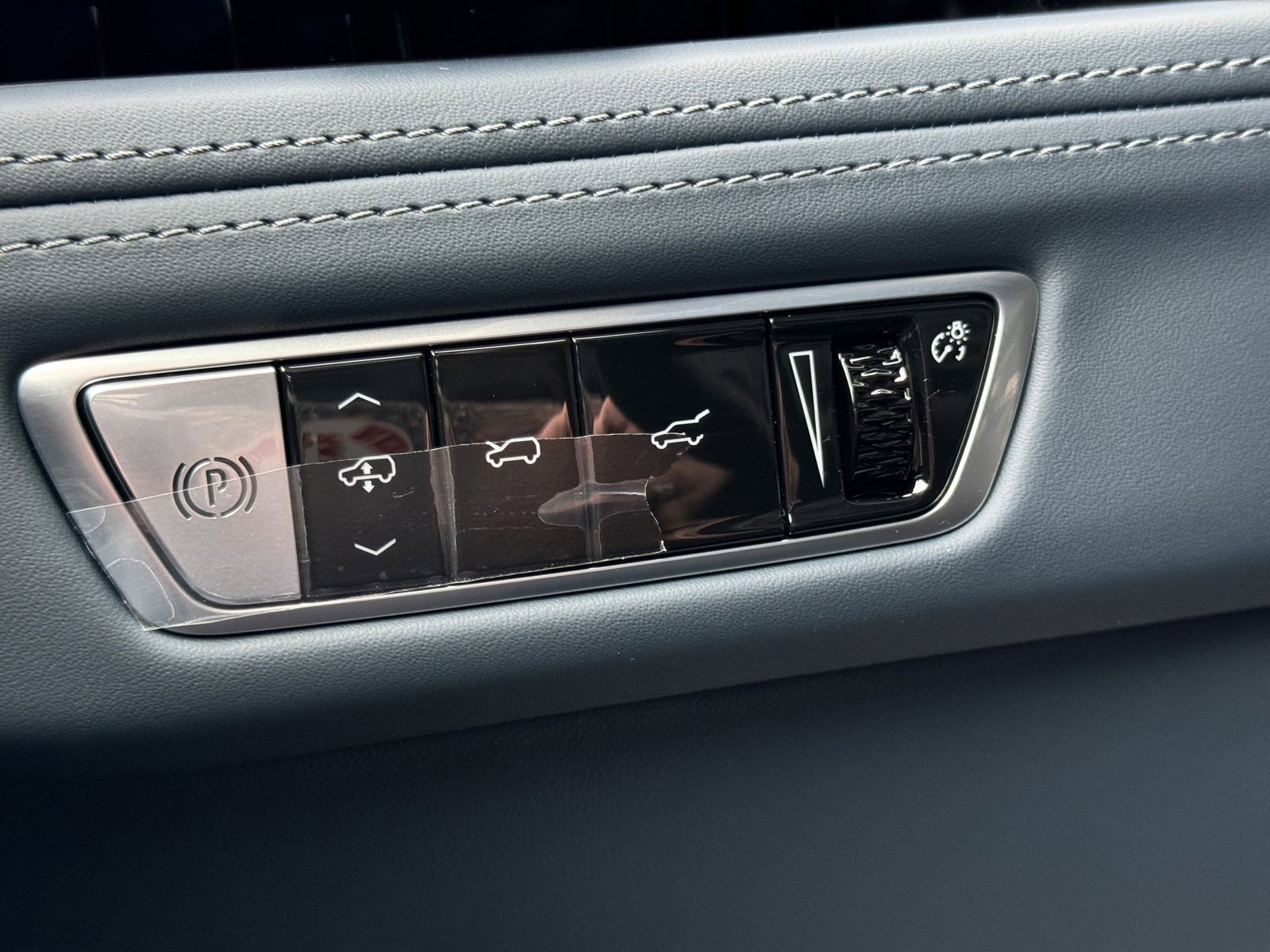 New 2025 Cadillac Escalade IQ Sport 2 w/ LPO, ONYX Package image 33