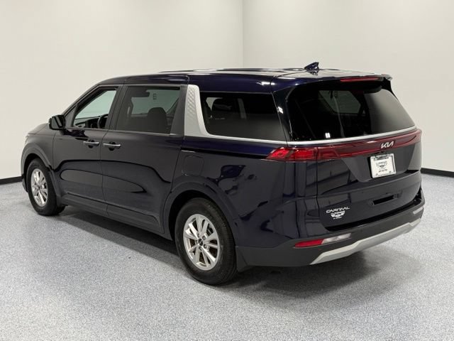 Used 2023 Kia Carnival LX FWD image 6