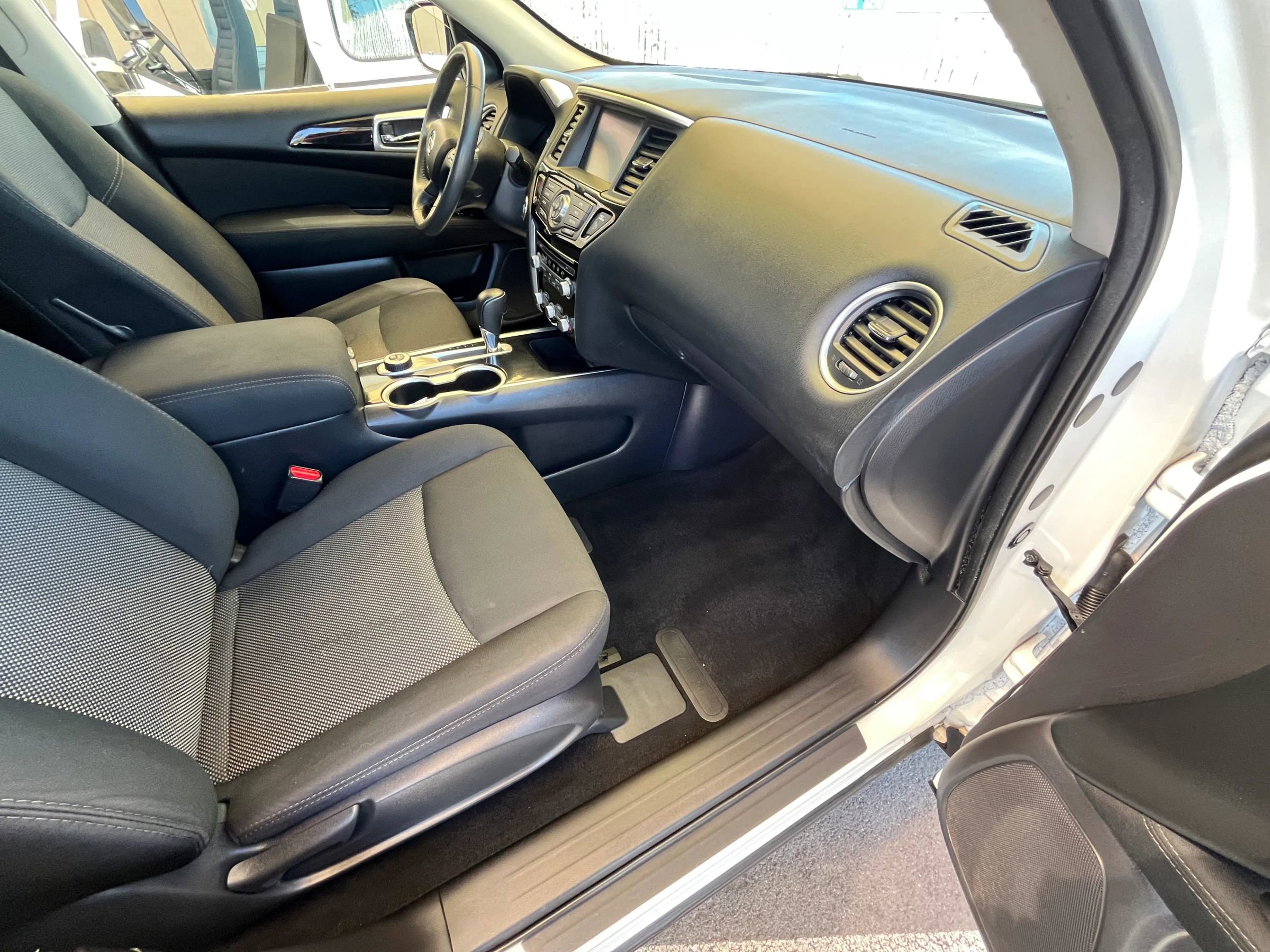 Used 2017 Nissan Pathfinder SV w/ Trailer Tow Package image 13