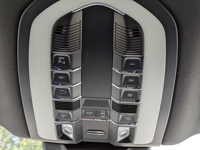 Used 2021 Porsche Macan image 32