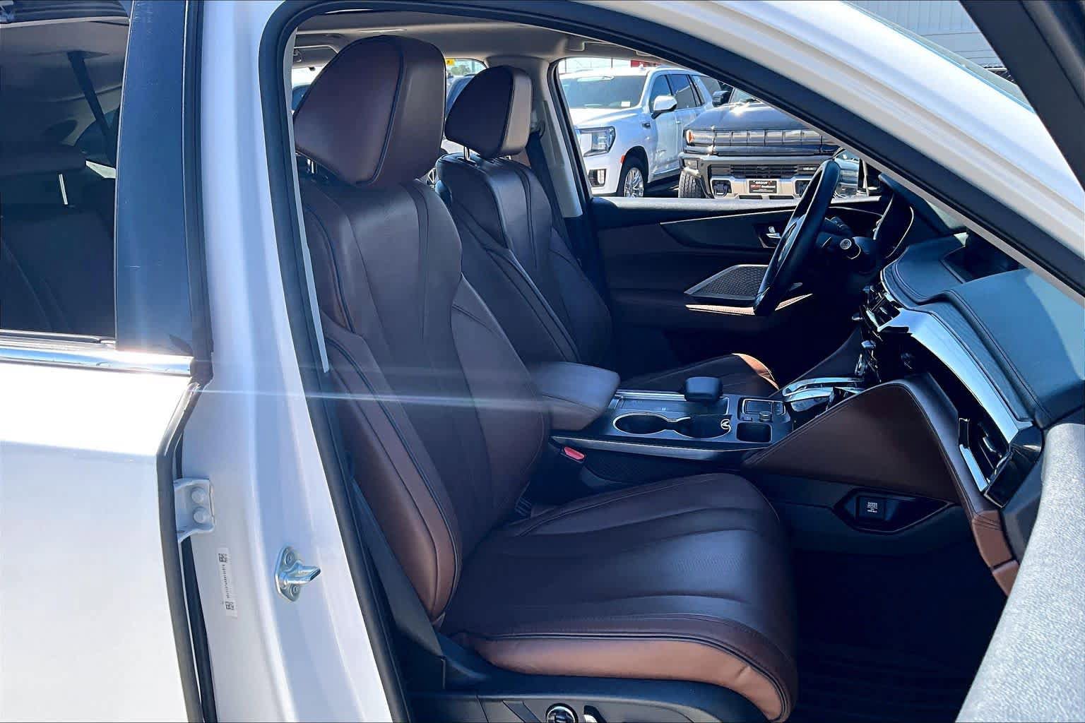 Used 2023 Acura MDX SH-AWD w/ Advance Package image 9