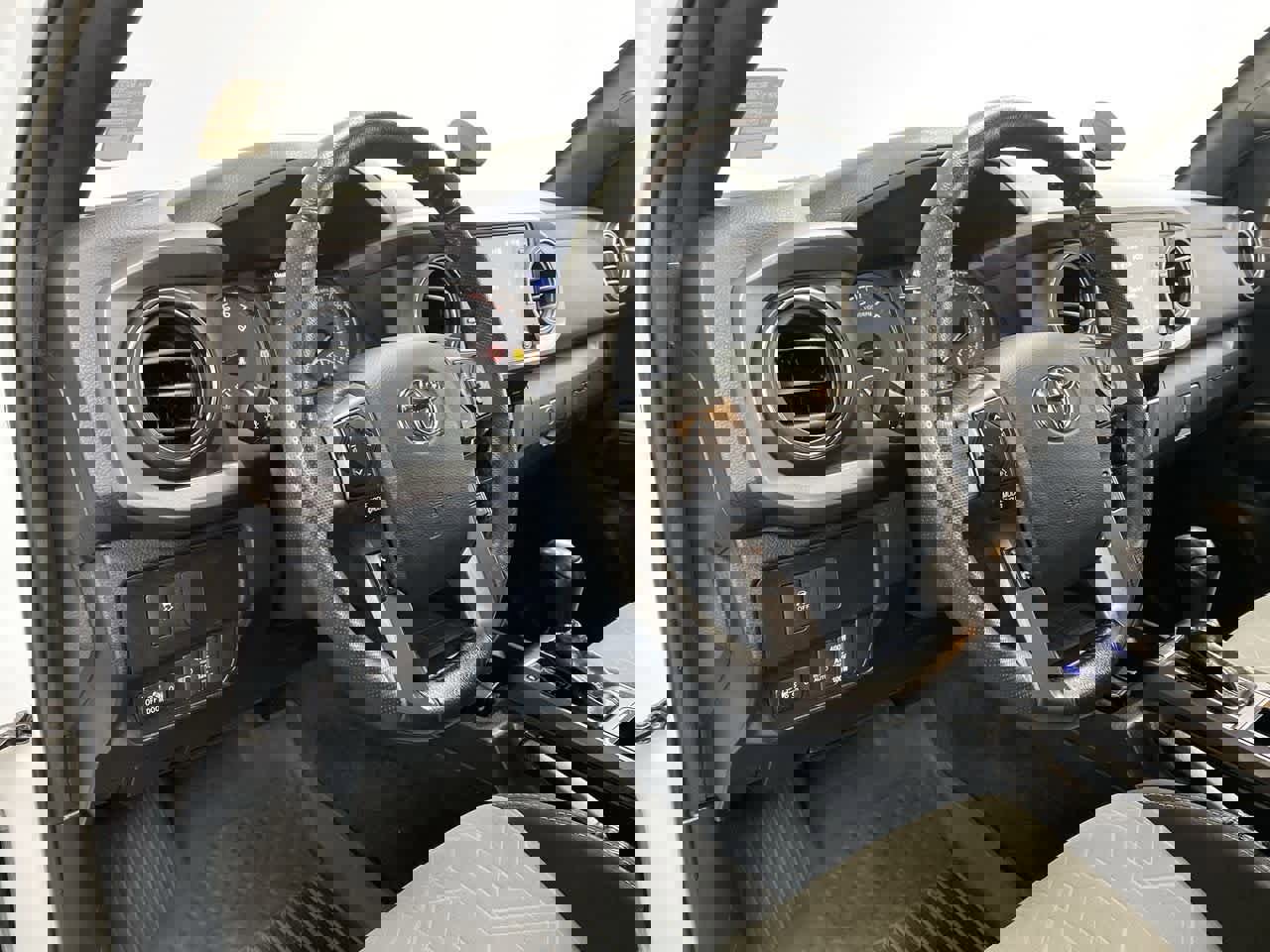 Used 2023 Toyota Tacoma TRD Off-Road image 2