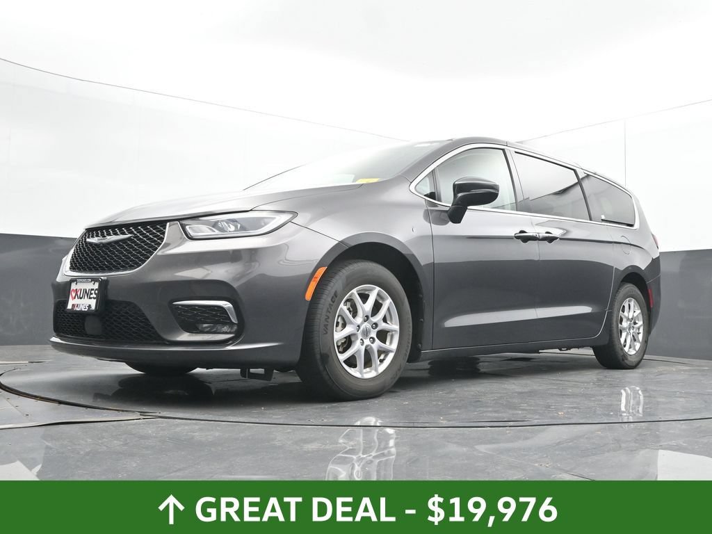 Used 2023 Chrysler Pacifica Touring-L FWD image 45