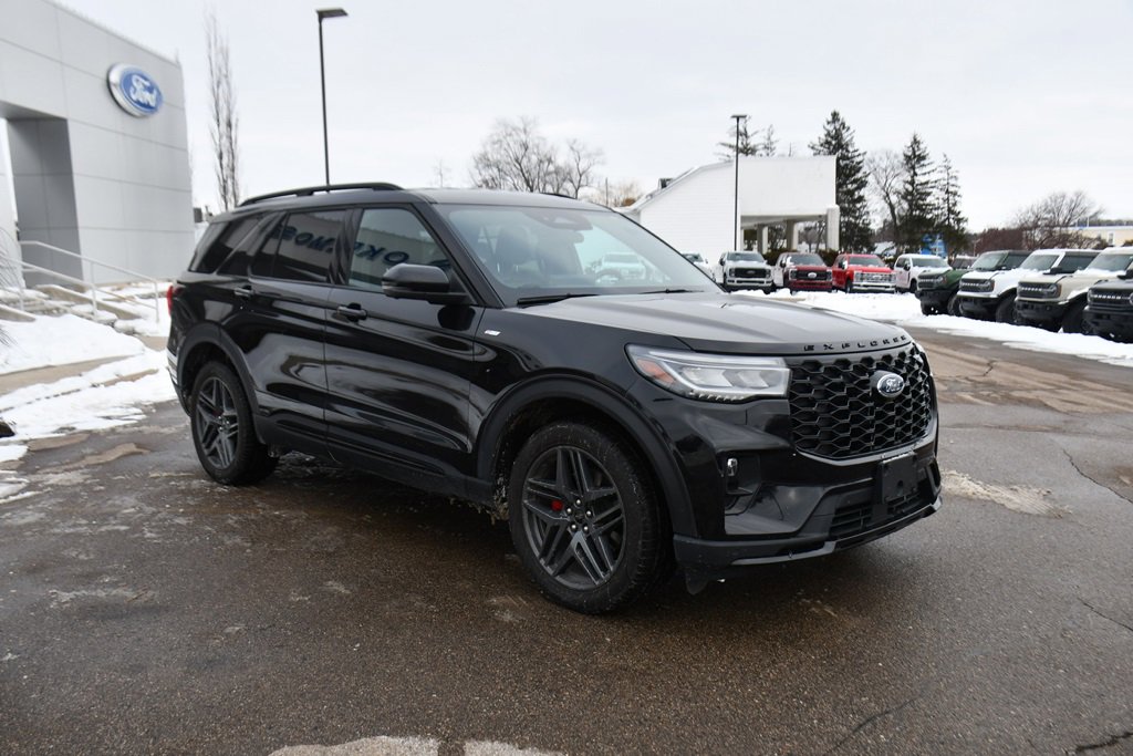 Used 2025 Ford Explorer ST-Line w/ ST-Line Street Pack image 9