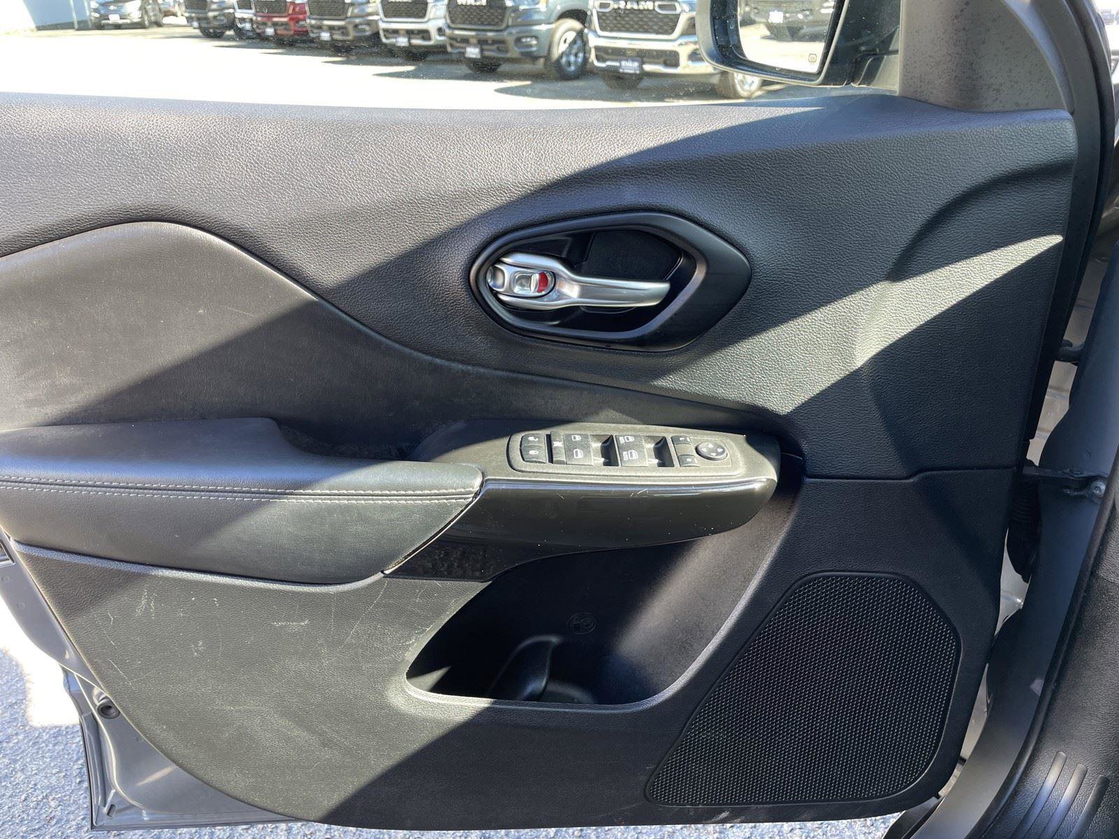 Certified 2023 Jeep Cherokee Altitude Lux image 33