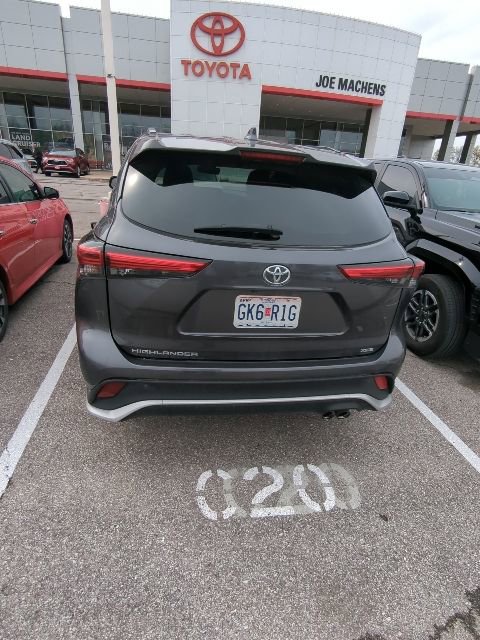 Used 2023 Toyota Highlander XSE image 7