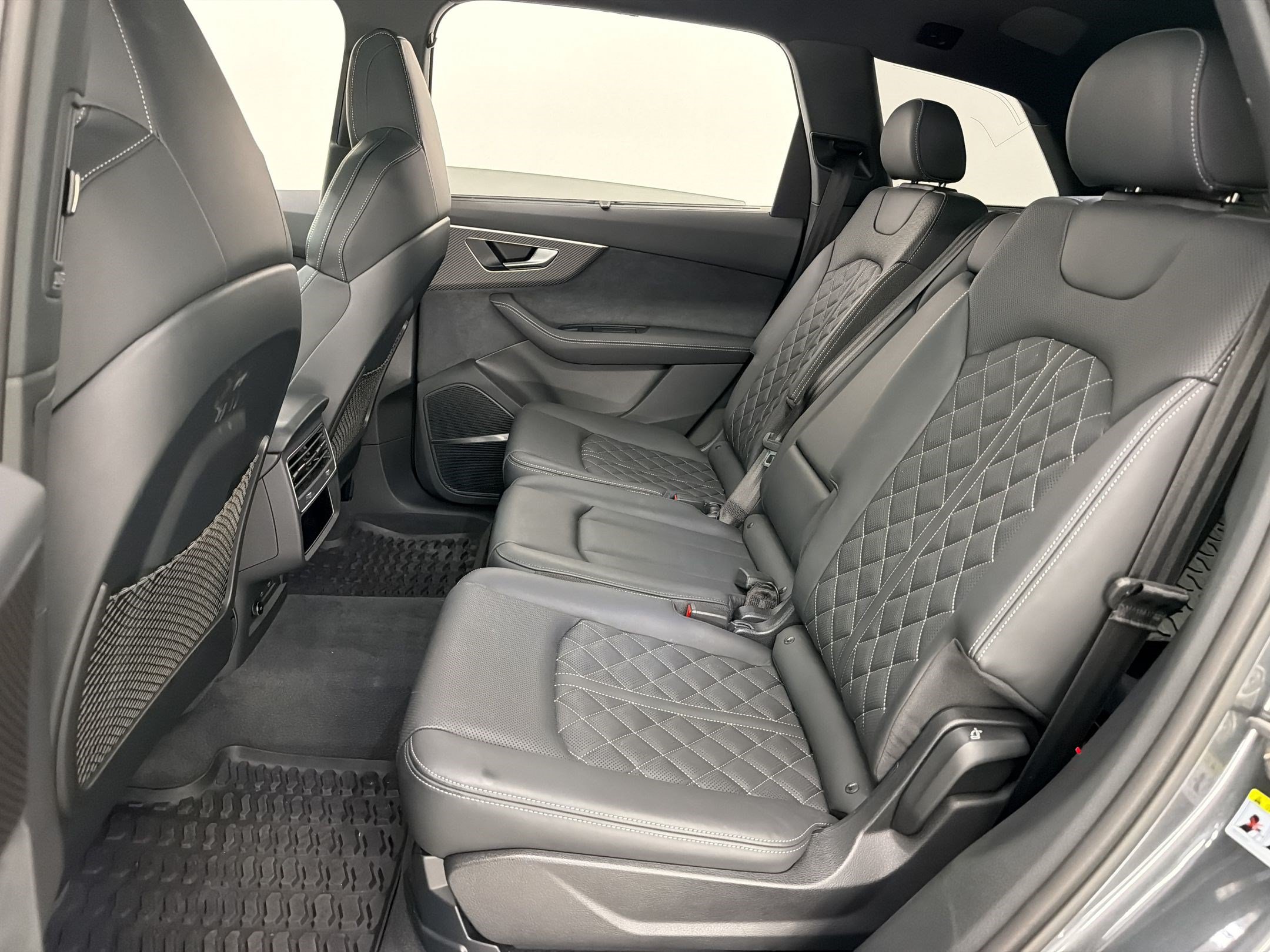 Used 2025 Audi SQ7 Prestige AWD/4WD image 24
