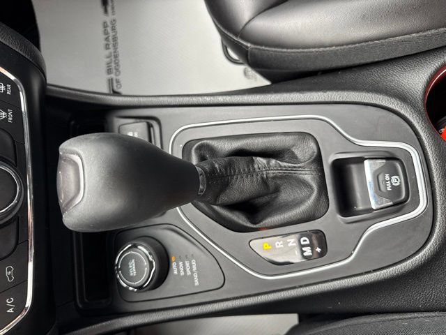 Used 2019 Jeep Cherokee Latitude Plus w/ Cold Weather Group AWD/4WD image 14