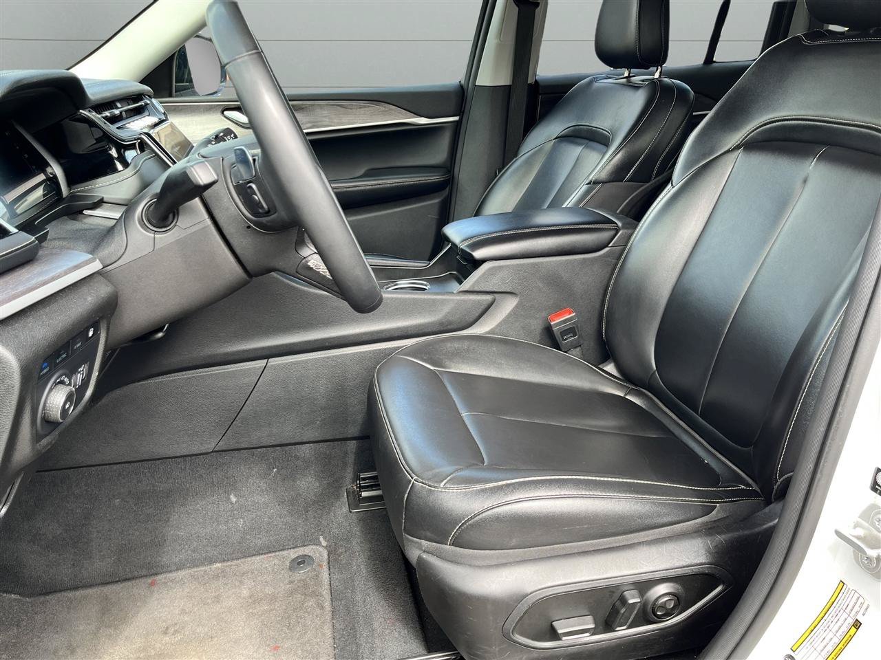 Used 2024 Jeep Grand Cherokee Limited 4xe AWD/4WD image 16