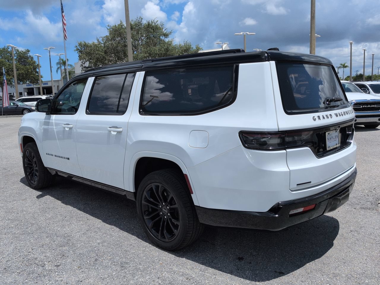 Used 2023 Jeep Grand Wagoneer L Series III w/ Quick Order Packagew 28T AWD/4WD image 7