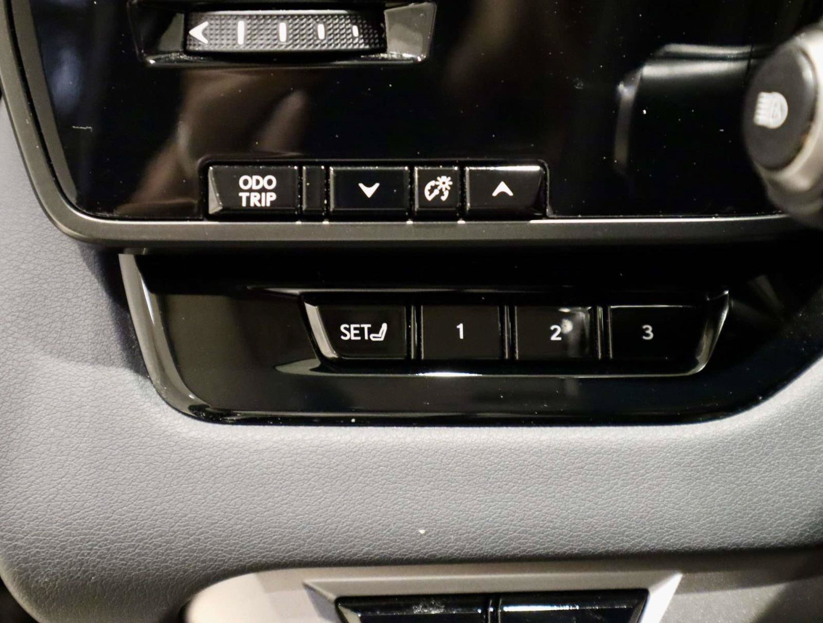 Used 2025 Lexus RX 450h AWD w/ Convenience Package image 27