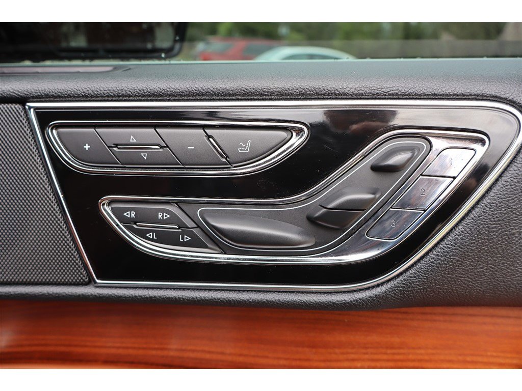 Used 2019 Lincoln Navigator Reserve image 37