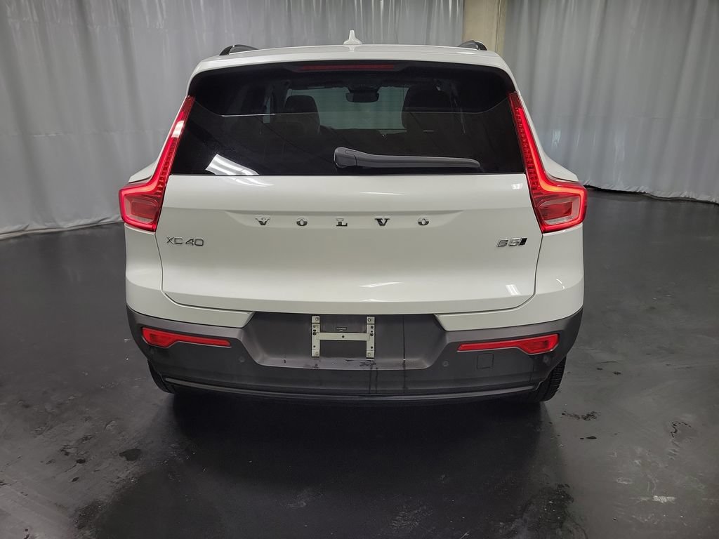 Used 2024 Volvo XC40 B5 Plus AWD/4WD image 7