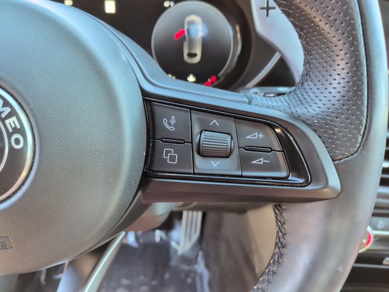 Used 2024 Alfa Romeo Giulia Veloce image 30