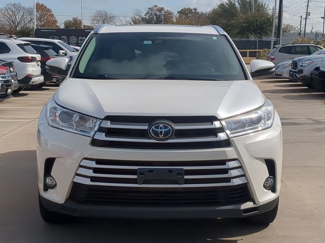 Used 2017 Toyota Highlander XLE w/ Carpet Mat Package image 2