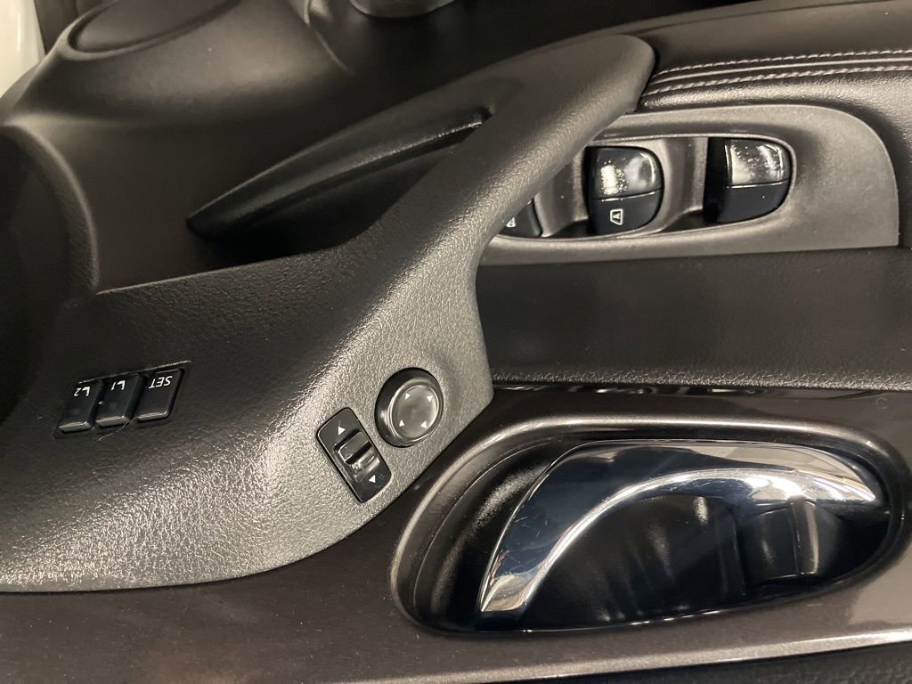 Used 2020 Nissan Rogue SV w/ Premium Package image 15